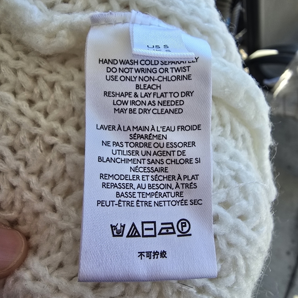 Elegant White Knit Sweater - Picture 9 of 11
